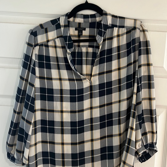 Ann Taylor Tops - Sale 🎆Ann Taylor women's top size Medium